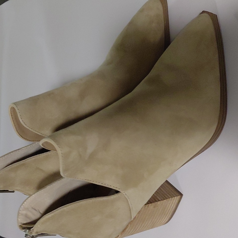 Steve Madden Tan Suede Ankle Booties Women’s Size 7 - Picture 2 of 6